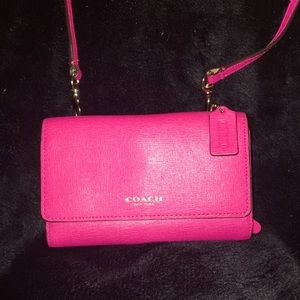 Coach wristlet opens to trifold